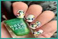 Can you paint Christmas lights with nail polish?